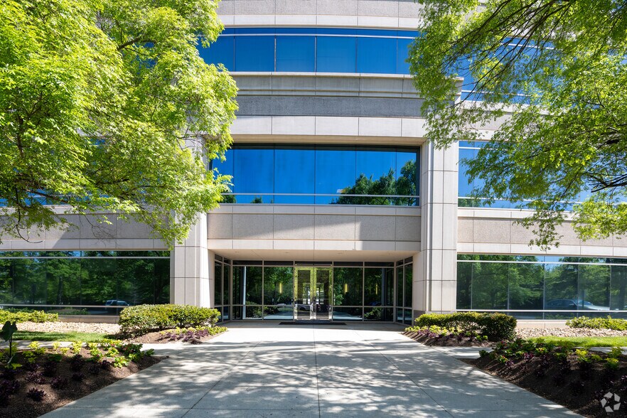 More Photos Of 925 North Point Pky, Alpharetta Office For Lease