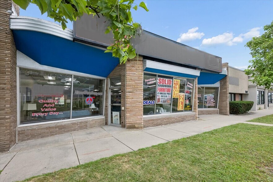 More Photos Of 7045 W North Ave, Oak Park Storefront For Sale