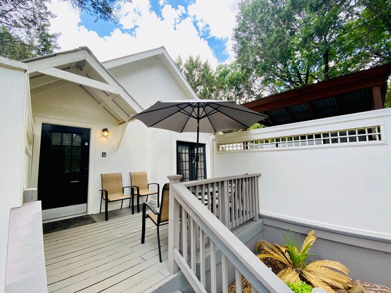 More Photos Of 104 Scudder Ln, Wimberley Hotel For Sale