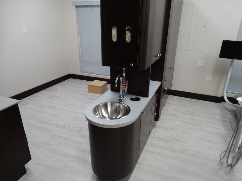 More Photos Of 6051-6095 W Commercial Blvd, Tamarac Medical For Sale