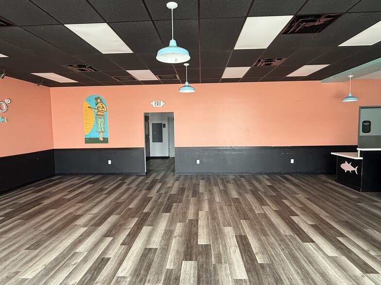 More Photos Of 5803 Old Shell Rd, Mobile Storefront For Lease