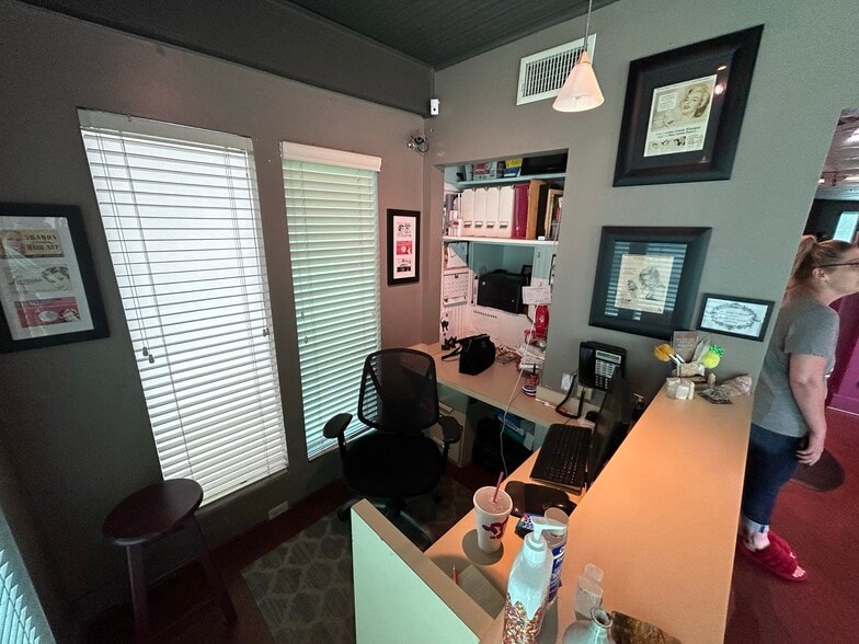 More Photos Of 6112 Benneville St, Cincinnati Freestanding For Sale