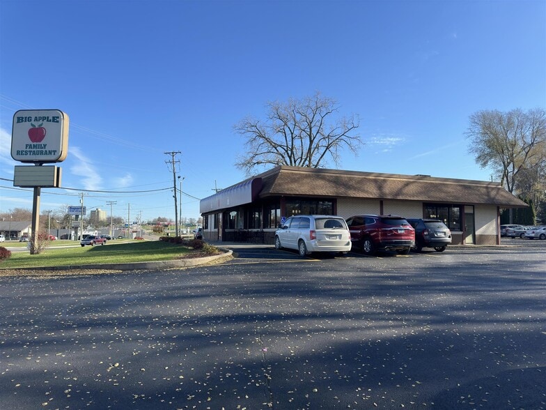 More Photos Of 1427 W Galena Ave, Freeport Freestanding For Sale