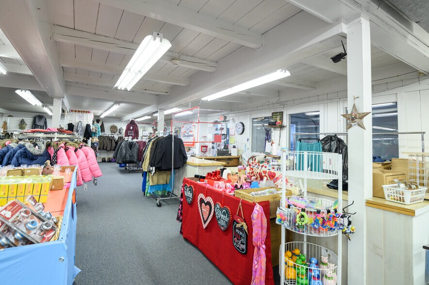 More Photos Of 34 Lafayette Rd, Hampton Falls Freestanding For Sale