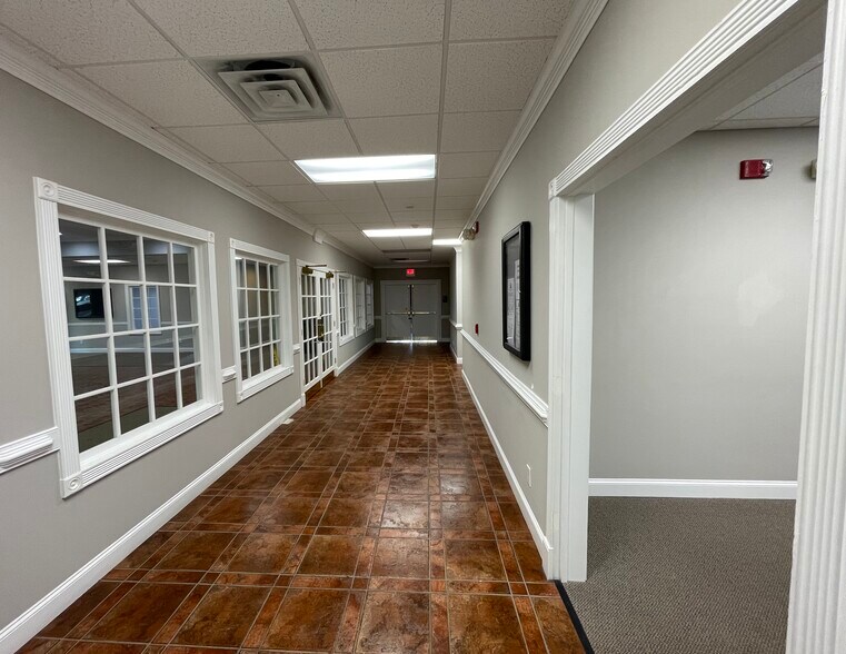 More Photos Of 100 Colony Park Dr, Cumming Bank For Lease