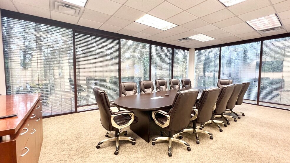 More Photos Of 8800 Roswell Rd, Sandy Springs Office For Sale