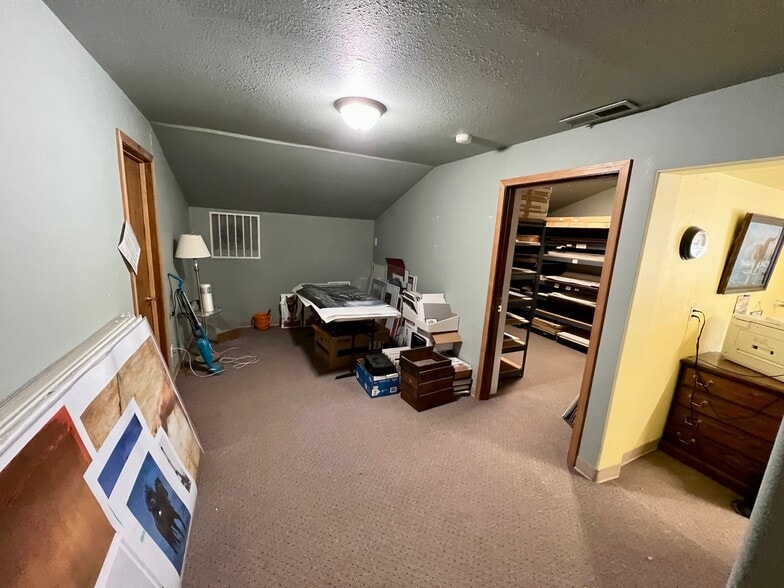 More Photos Of 40212 N Newport Hwy, Elk Warehouse For Sale