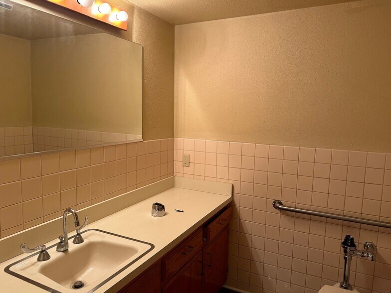 More Photos Of 11930 Goldring Rd, Arcadia Light Distribution For Sale