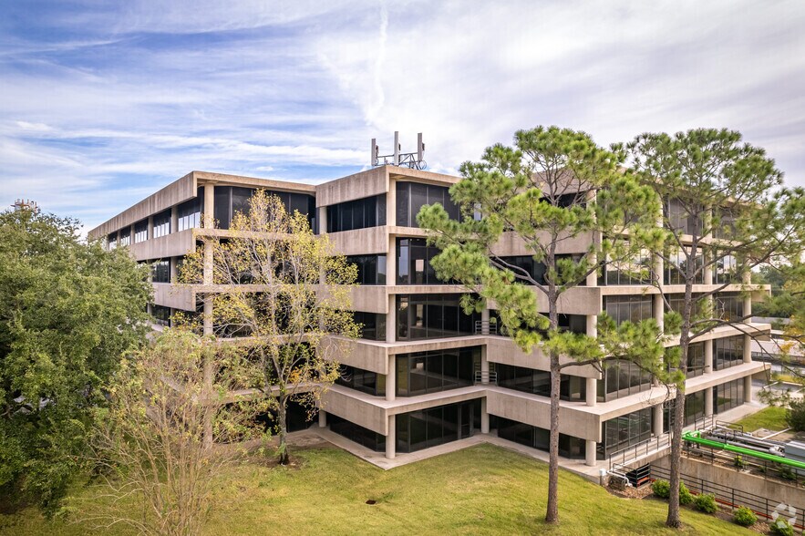 More Photos Of 1325 S Dairy Ashford Rd, Houston Office For Lease