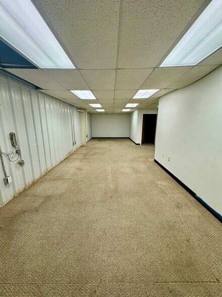 More Photos Of 3123 Cedar Park, Greensboro Warehouse For Lease