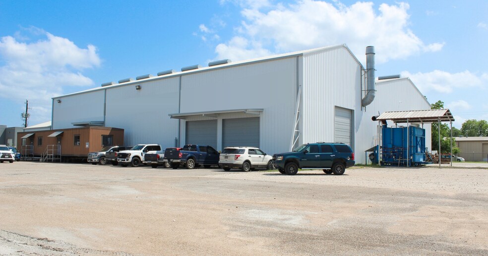More Photos Of 11505 Todd St, Houston Manufacturing For Lease