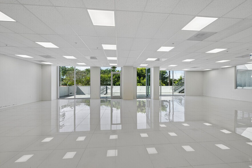 More Photos Of 11259 Washington Blvd, Culver City Office For Sale