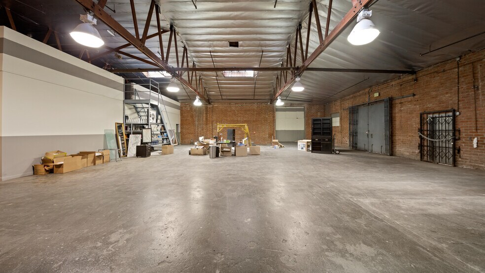 More Photos Of 1243-1261 S Boyle Ave, Los Angeles Warehouse For Sale