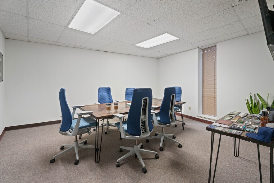 More Photos Of 3305 66th St, Lubbock Office For Sale