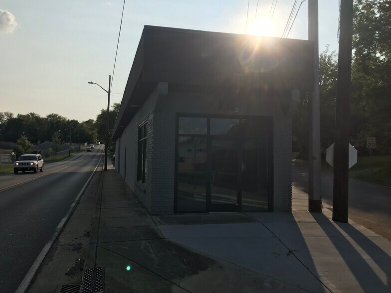 More Photos Of 1155 Franklin St, Clarksville Warehouse For Lease