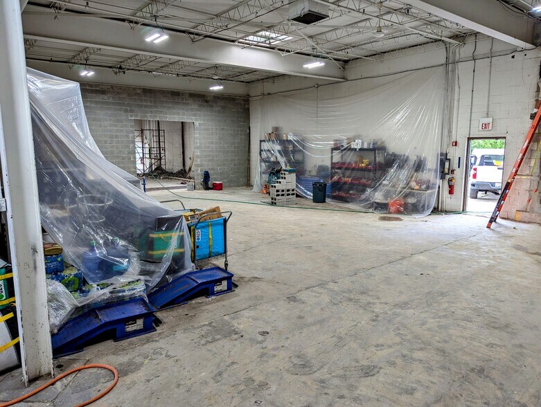 More Photos Of 115 E University Dr, Arlington Heights Warehouse For Sale