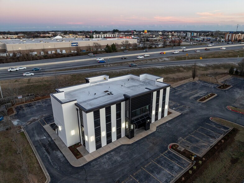 More Photos Of 3103 SE Moberly Ln, Bentonville Office For Lease