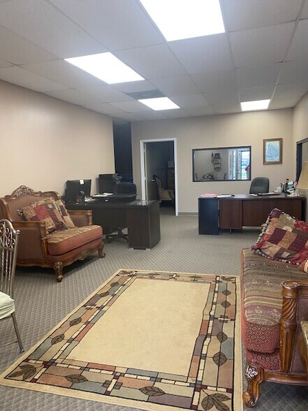 More Photos Of 2670 Highway 35 Byp S, Alvin Office For Lease