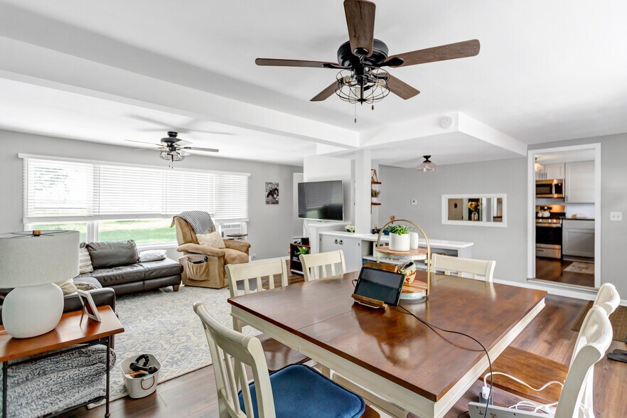 More Photos Of 41W597 US Highway 20, Hampshire Flex For Sale