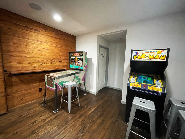 More Photos Of 3700 Thompson St, Austin Loft Creative Space For Lease
