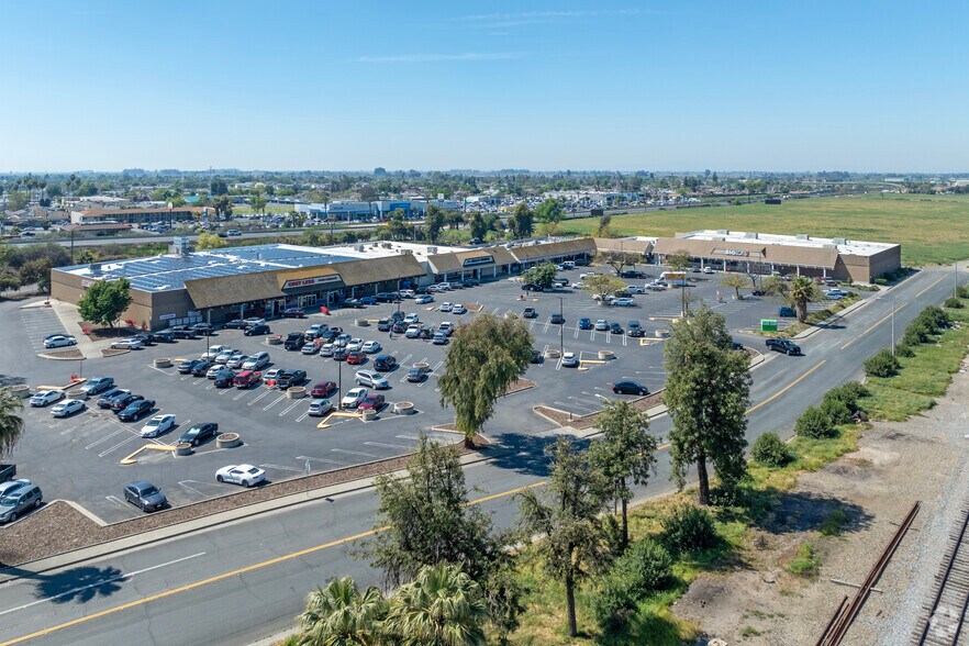 More Photos Of 150 S 11th Ave, Hanford General Retail For Lease