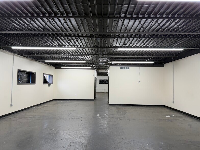 More Photos Of 2390 Lamar Ave, Memphis Office For Sale