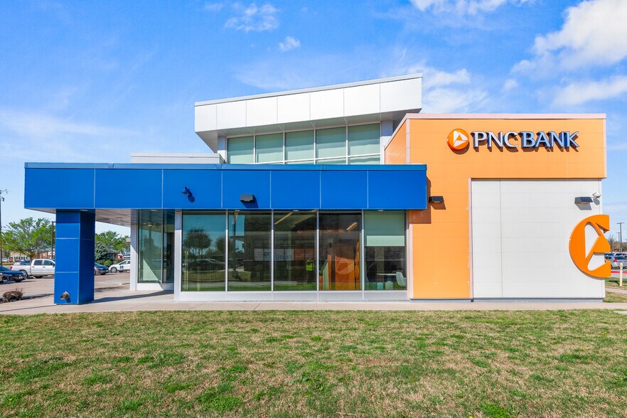 More Photos Of 3630 W University Dr, McKinney Bank For Sale