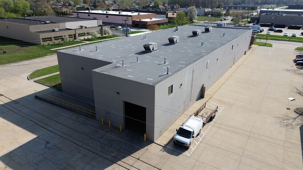 More Photos Of 51821 Industrial Dr, Macomb Township Warehouse For Lease