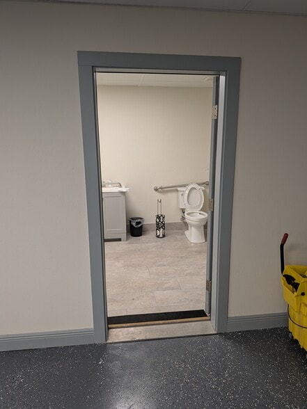 More Photos Of 1707 Pass Rd, Biloxi Freestanding For Sale