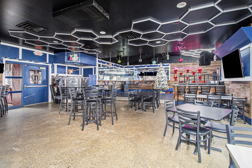 More Photos Of 5153 Fenton Rd, Flint Restaurant For Sale