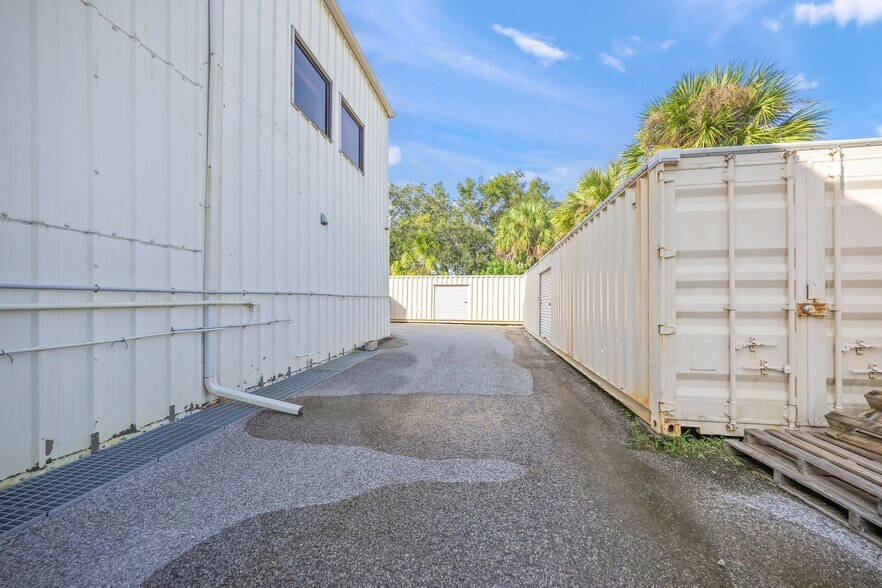 More Photos Of 7680 Matoaka Rd, Sarasota Office For Sale