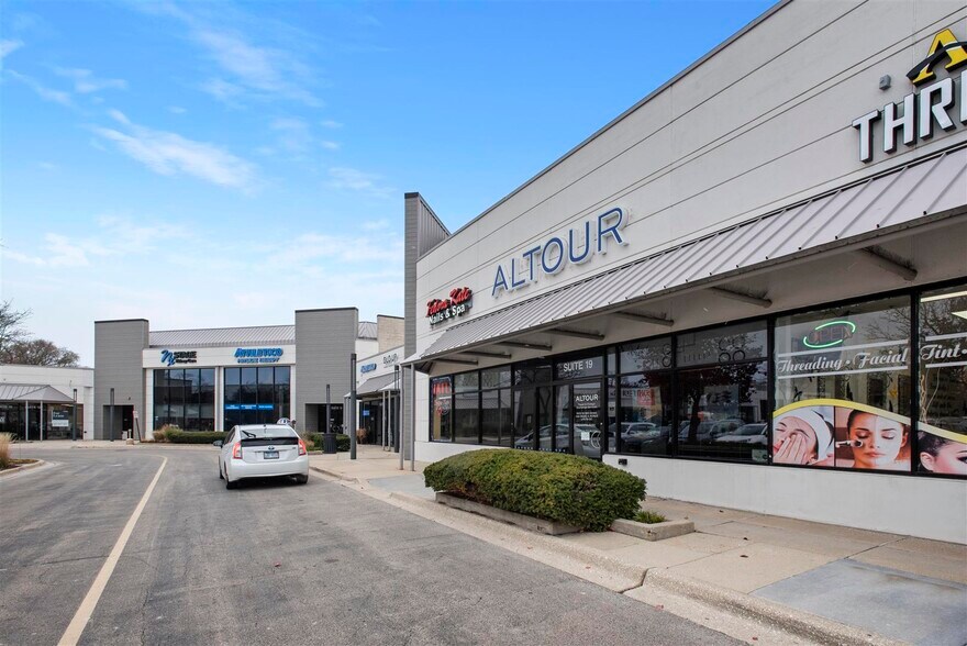 More Photos Of 1600 W 16th St, Oak Brook Storefront For Sale