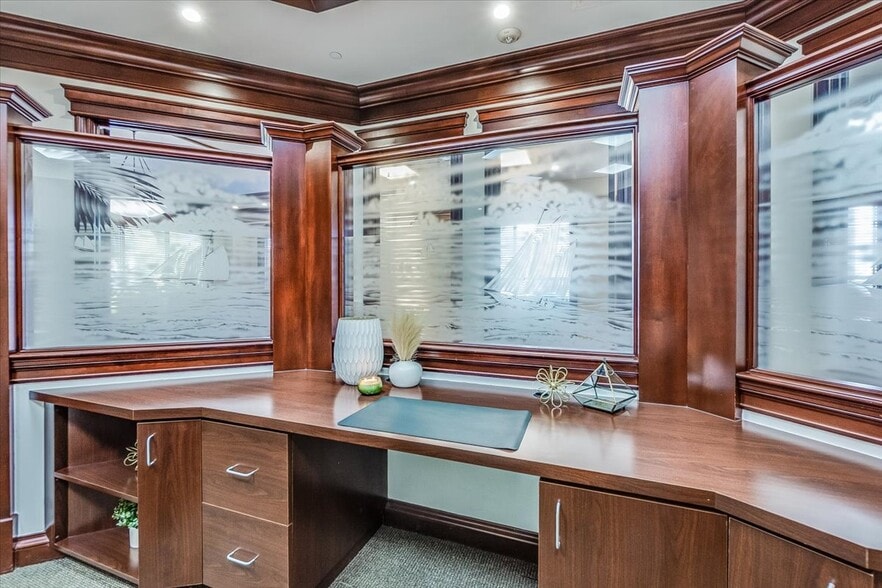 More Photos Of 599 9th St N, Naples Office For Sale