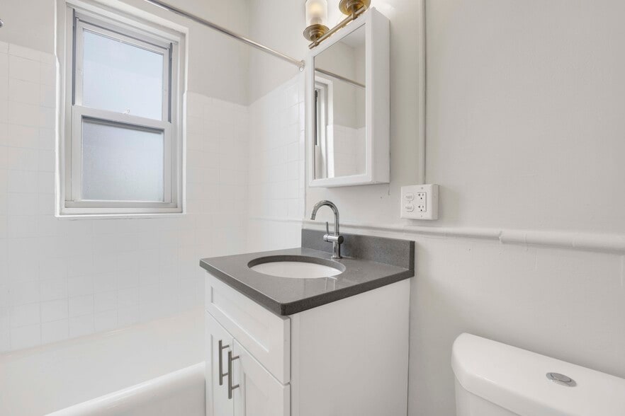 More Photos Of 1401 E Hyde Park Blvd, Chicago Apartments For Sale