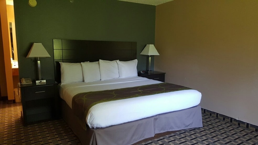 More Photos Of 628 S Gear Ave, West Burlington Hotel For Sale