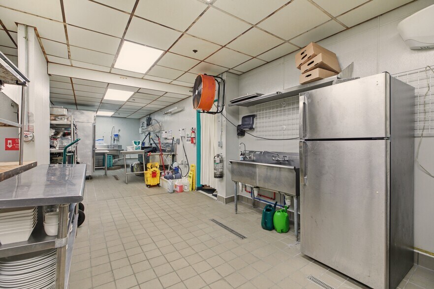 More Photos Of 140 Broadway, Newport Storefront Retail Residential For Lease