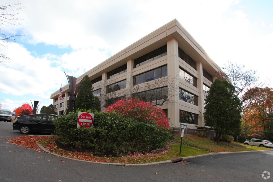 More Photos Of 150 White Plains Rd, Tarrytown Medical For Lease