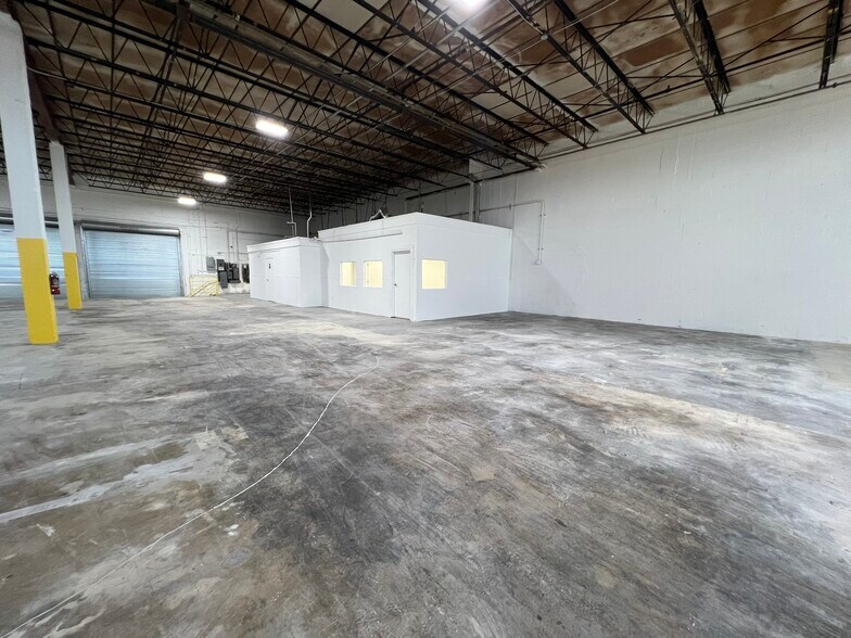 More Photos Of 9501-9635 NW 80th Ave, Hialeah Warehouse For Lease