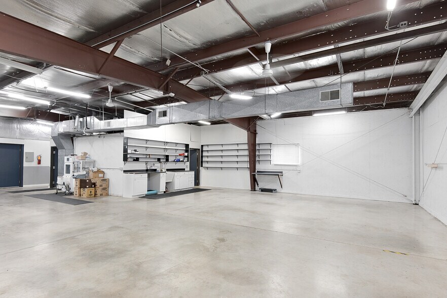 More Photos Of 1138 State St, Green Bay Warehouse For Sale