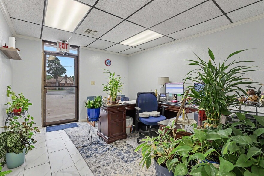 More Photos Of 3701 N Meridian Ave, Oklahoma City Office For Sale