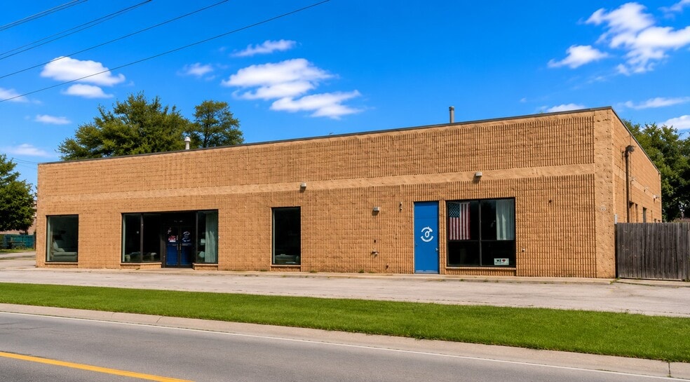More Photos Of 51 E Plainfield Rd, Countryside Warehouse For Lease