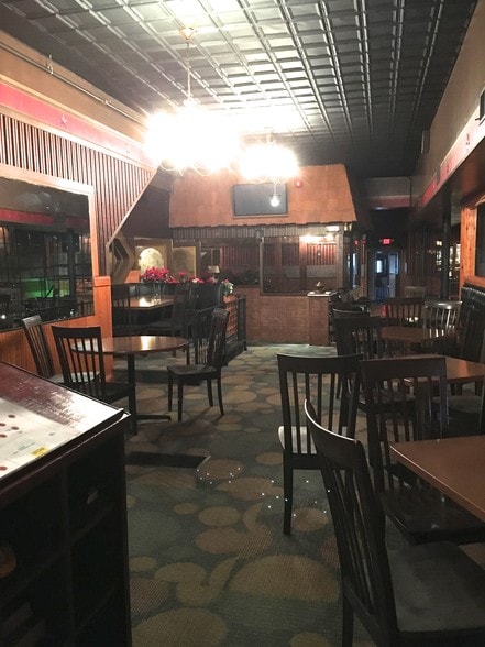 More Photos Of 304-308 N Burdick St, Kalamazoo Bar For Sale