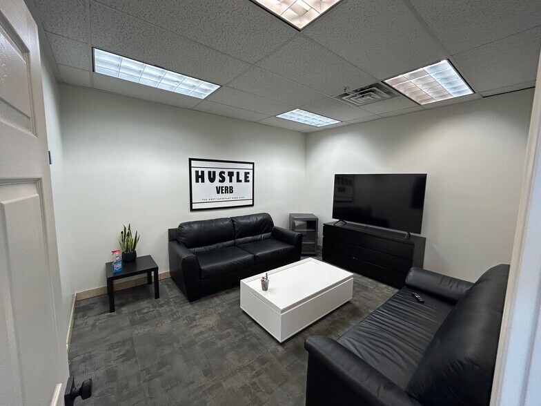 More Photos Of 1451-1461 W 40 S, Lindon Showroom For Lease