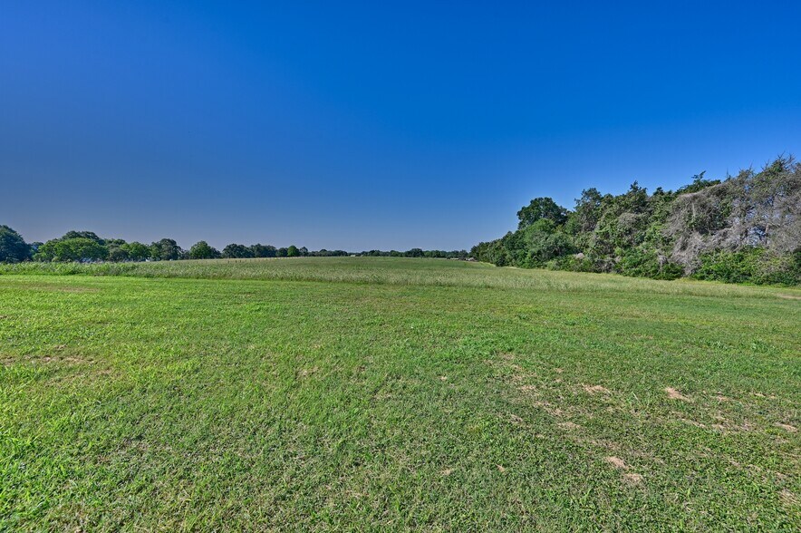 More Photos Of 126 S Berlin Rd, Brenham Specialty For Sale