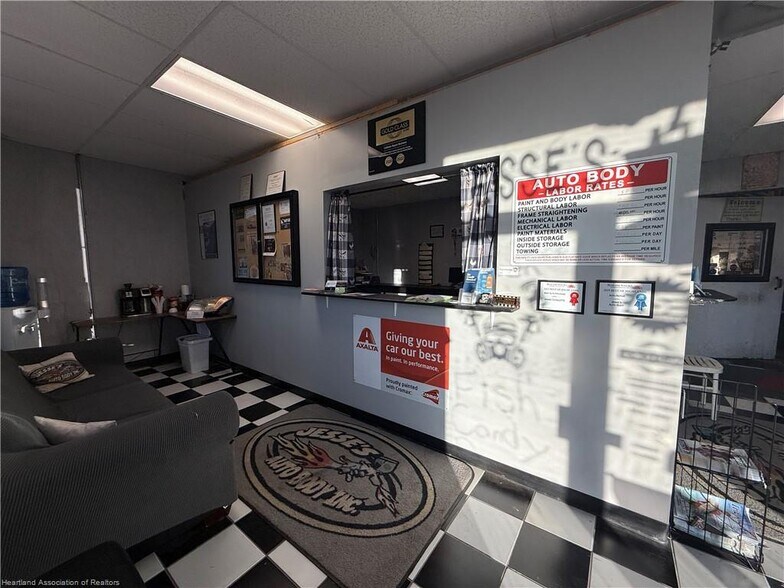 More Photos Of 702 N Ridgewood Dr, Sebring General Retail For Sale