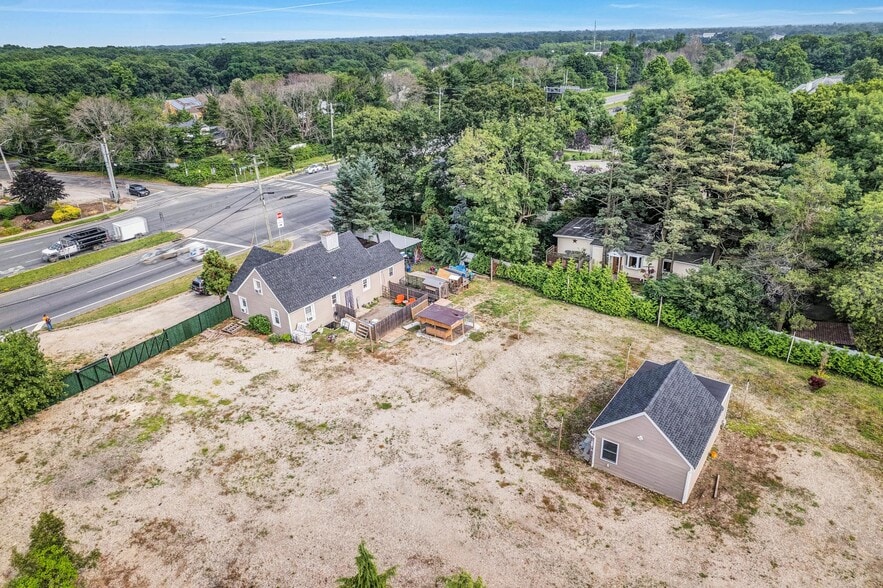 More Photos Of 557 Deer Park Rd, Dix Hills Flex For Sale