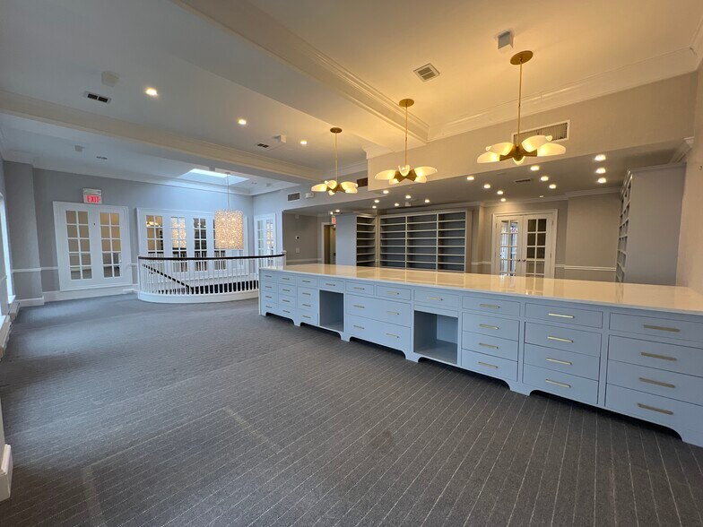 More Photos Of 21 South Ave, New Canaan Storefront Retail Office For Lease