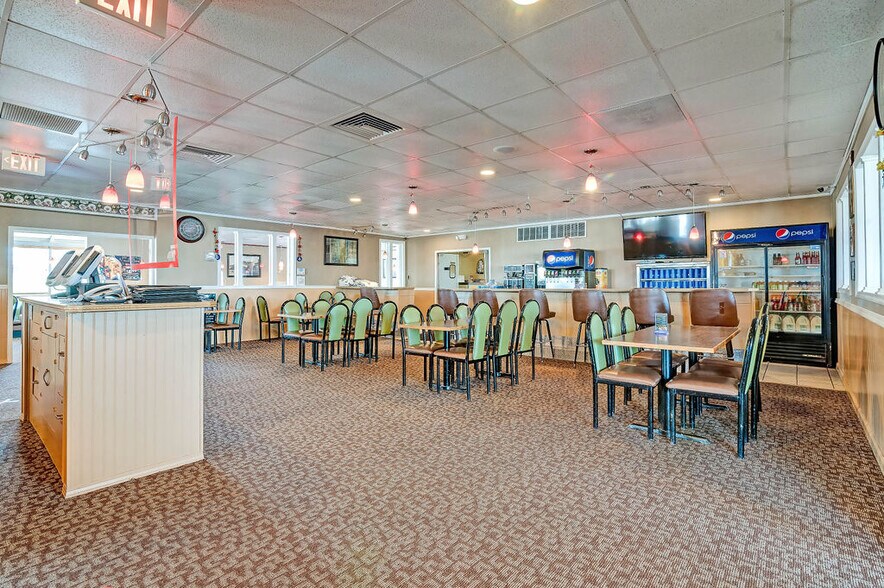 More Photos Of 1565 Marion-Waldo Rd, Marion General Retail For Sale