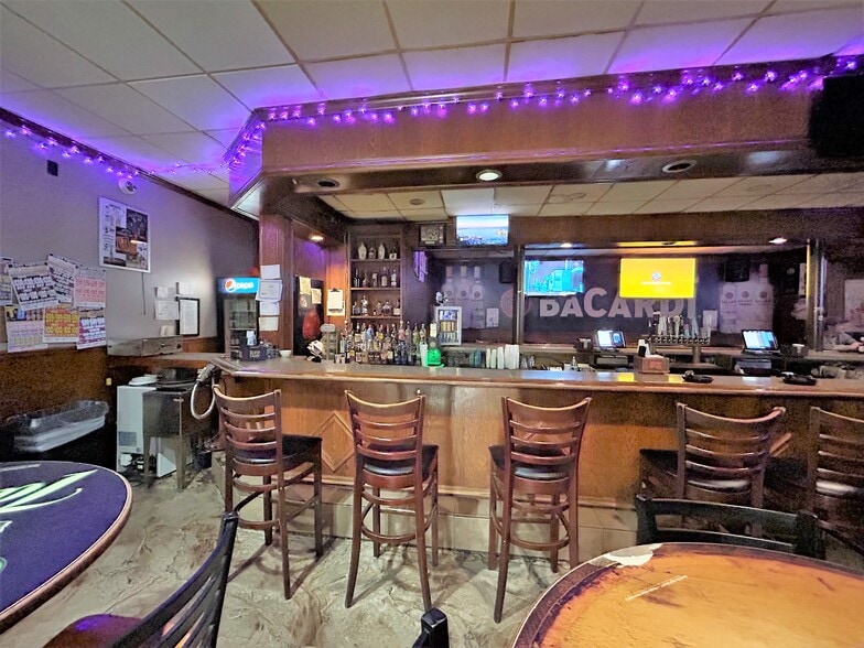 More Photos Of 1027 Sheffield Ave, Dyer Restaurant For Sale