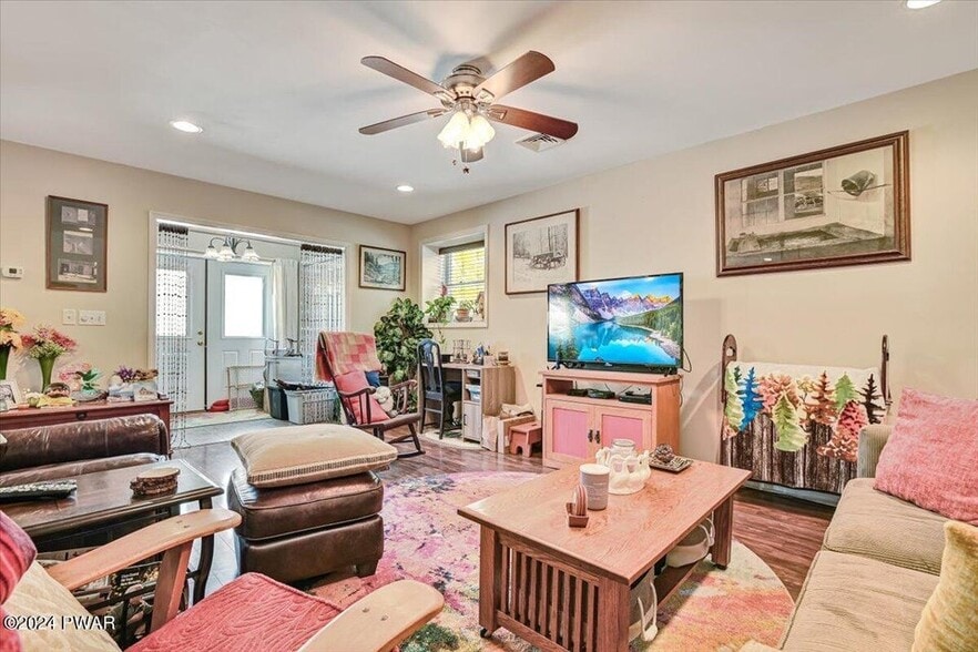 More Photos Of 186 Ledgedale Rd, Lake Ariel Apartments For Sale